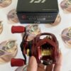 Carretilha Daiwa Salamandura SV TW 70 XHL - Image 3