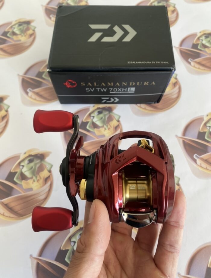 Carretilha Daiwa Salamandura SV TW 70 XHL - Image 3