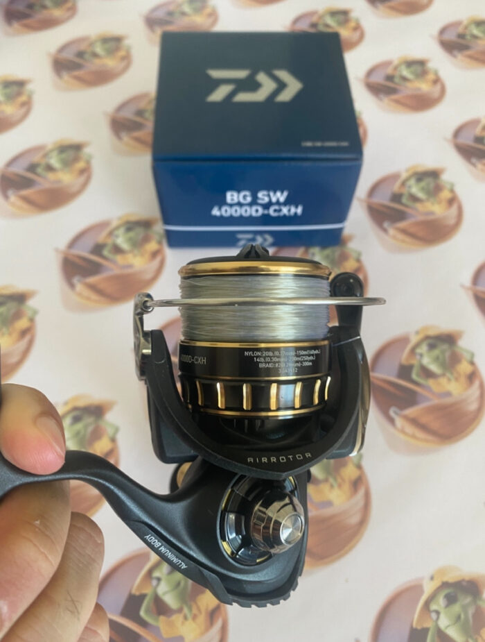 Molinete Daiwa New BG SW 4000 D-CXH - Seminovo - Image 3