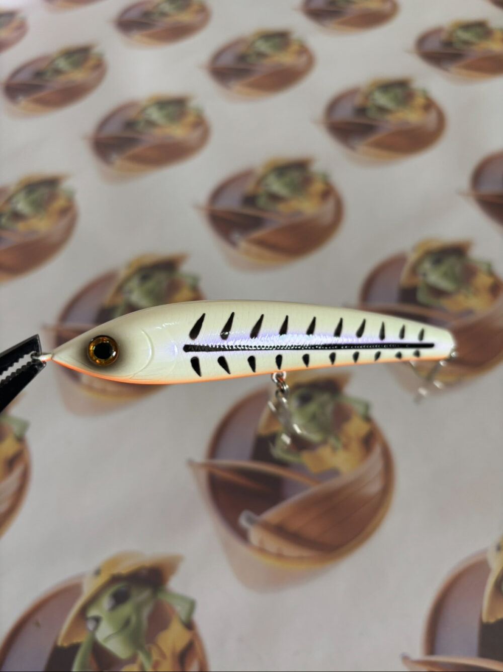 Isca Tiemco Red Pepper 110 Cor Bone Skelton