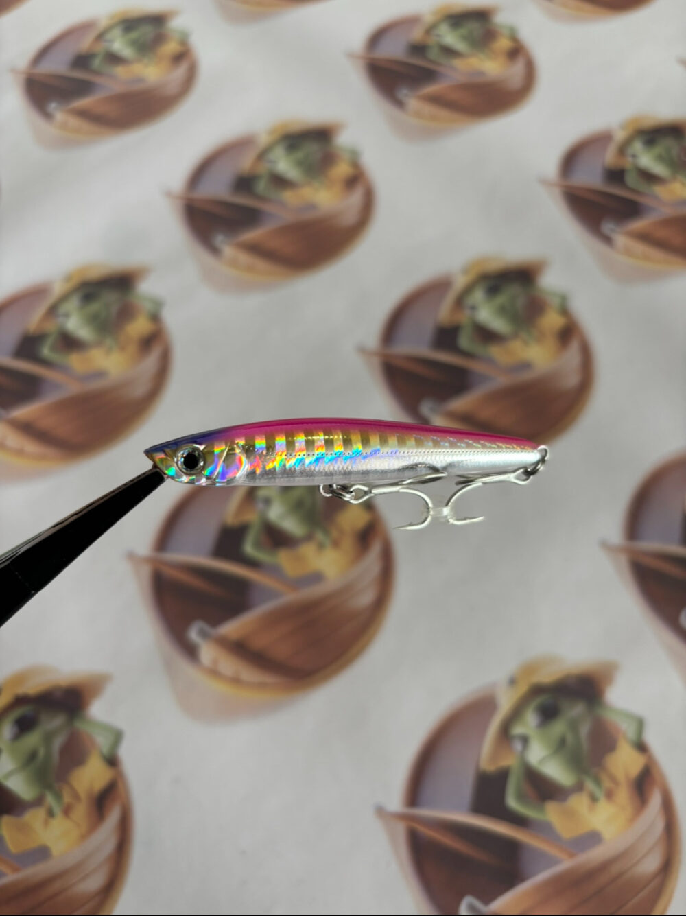 Isca Artificial Bassday Sugapen 70F Cor Hite Holo Pink (HH-02)