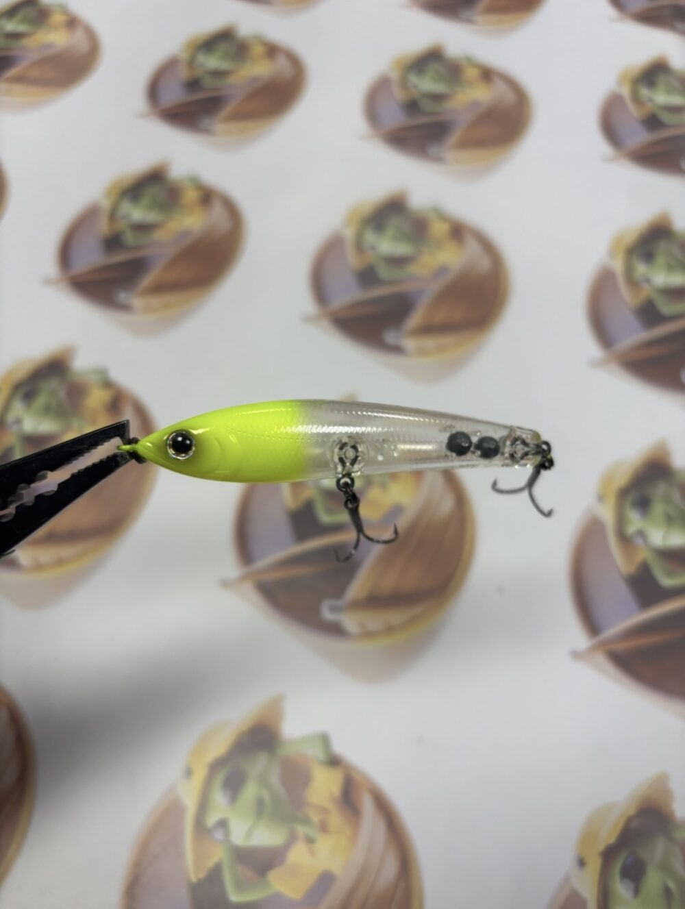 Isca Tiemco Red Pepper Baby 75 Cor Chart Head Clear