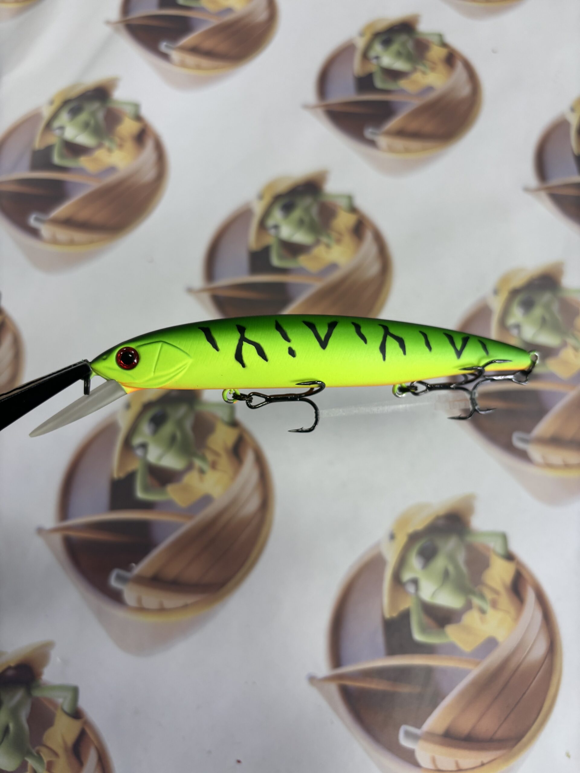 Isca Artificial Bassday Mogul Minnow 110SP 11cm 17g Cor Hot Tiger (P-212)