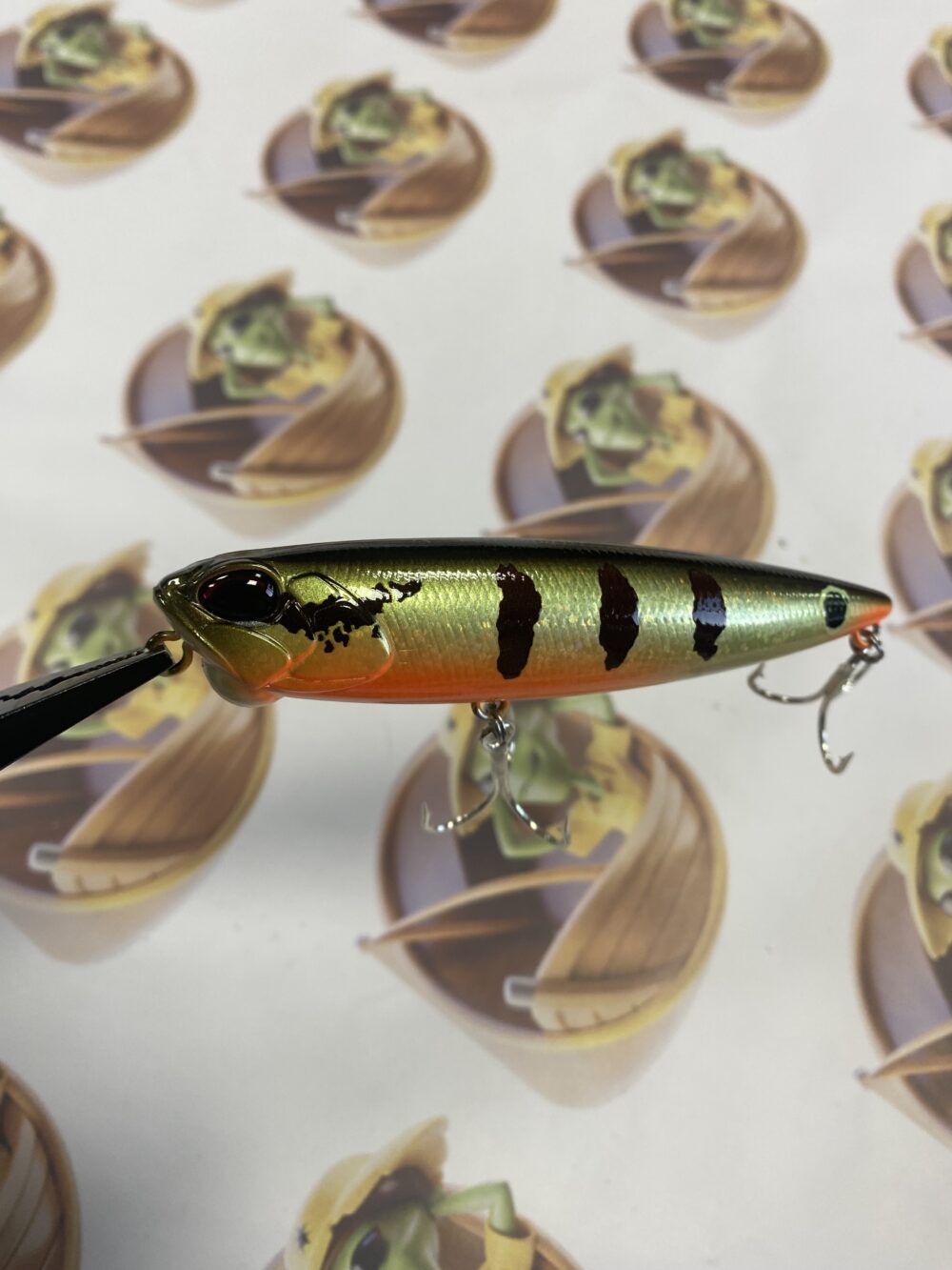 Isca Duo Realis Pencil 110 Cor Peacock Bass HD