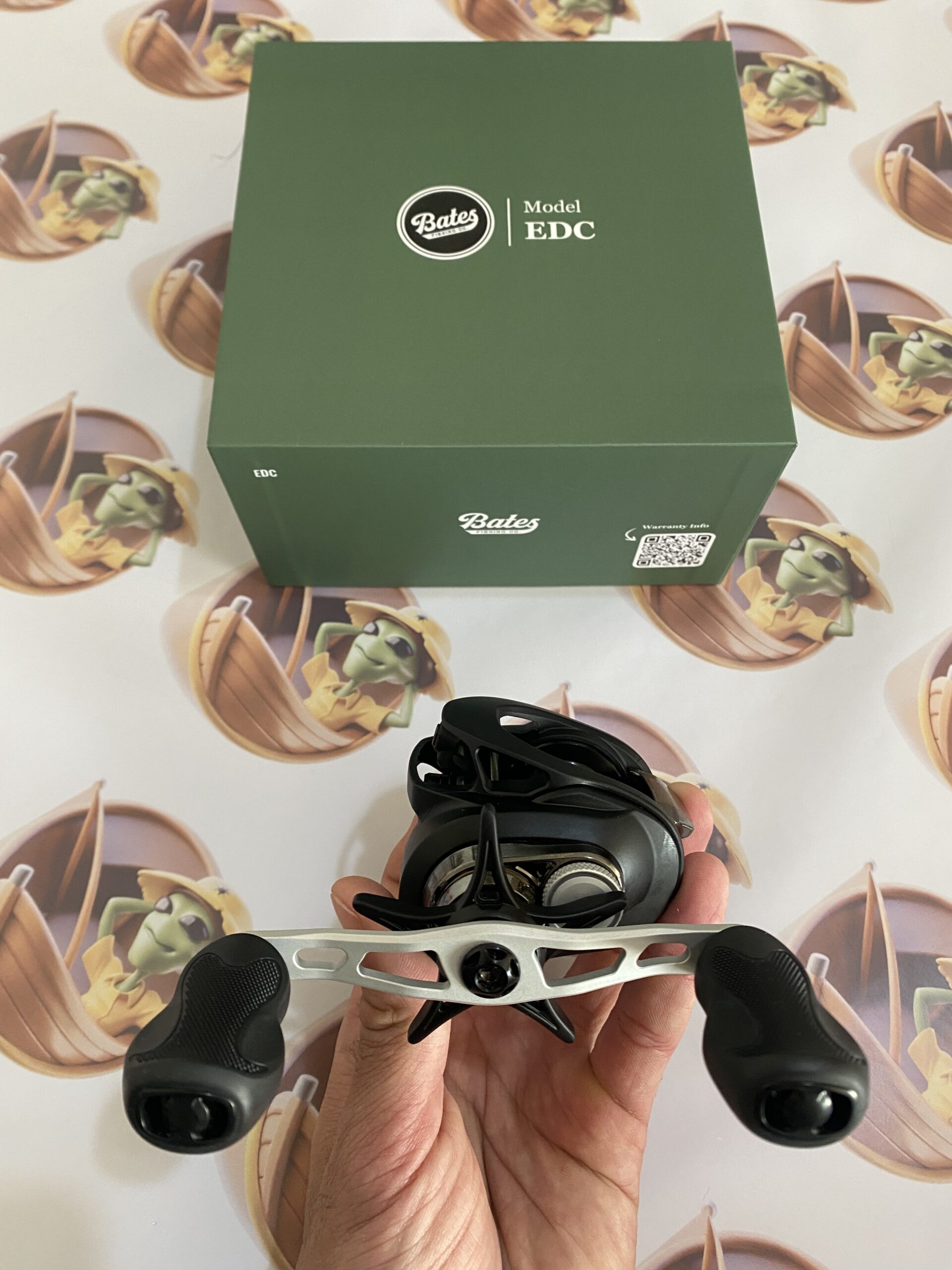 Carretilha Bates EDC 100 Manivela Esquerda - Imagem 4
