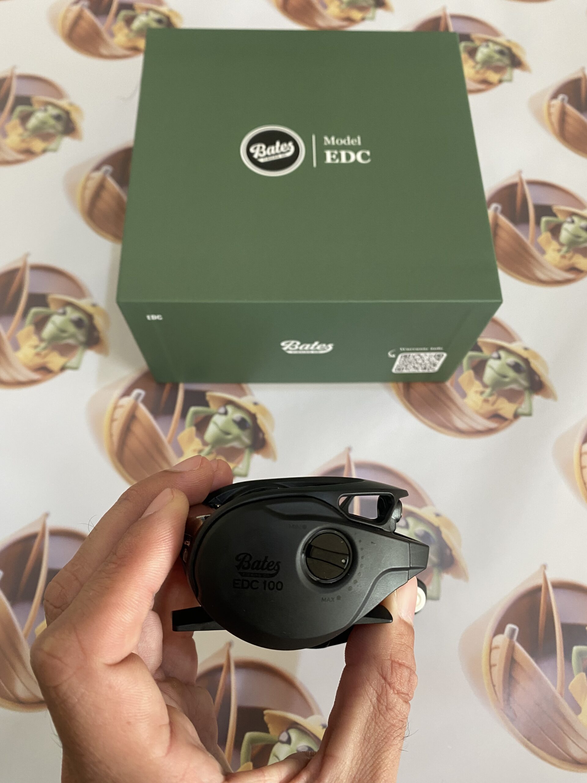 Carretilha Bates EDC 100 Manivela Esquerda - Imagem 5