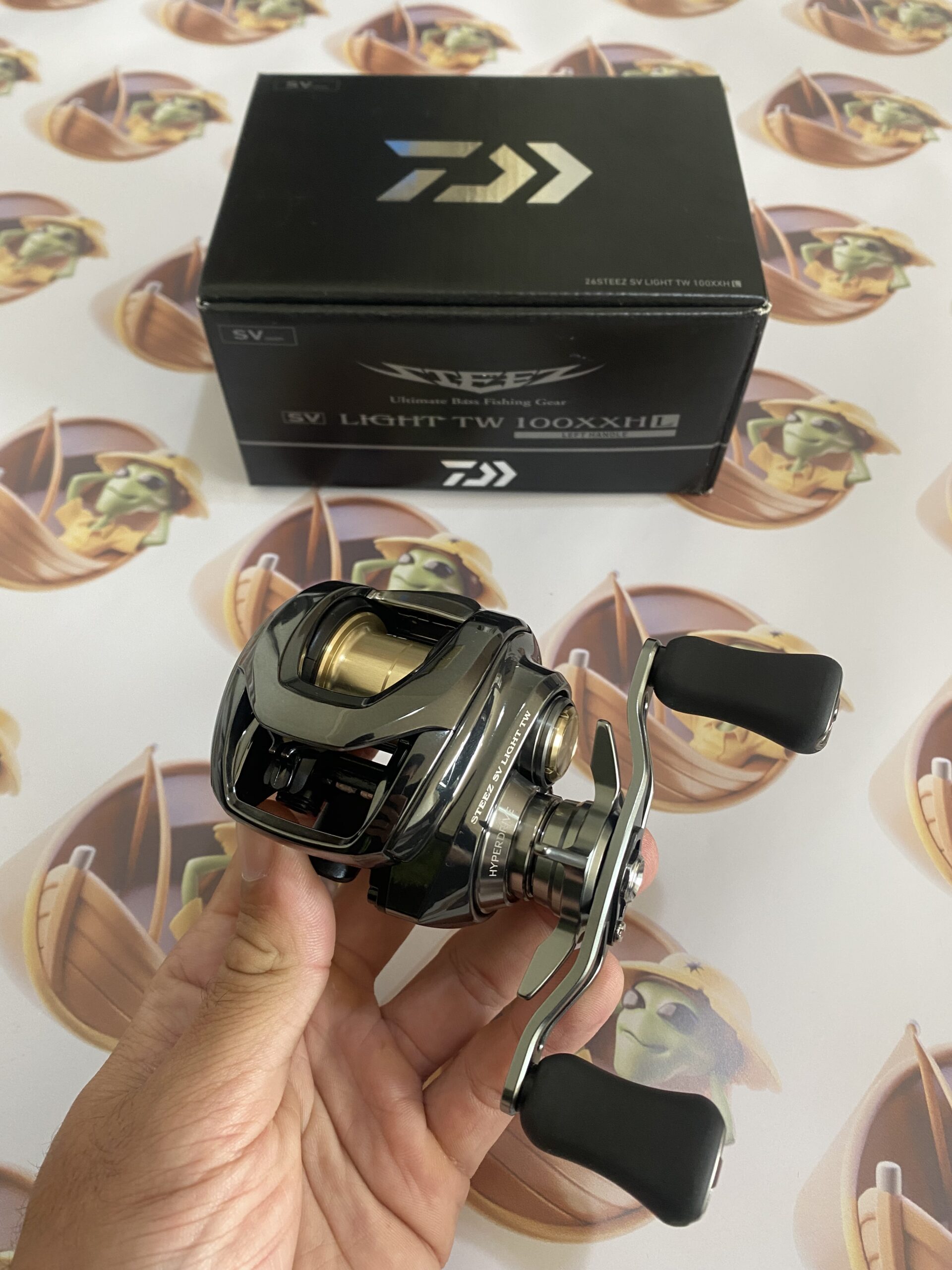Carretilha Daiwa Steez SV Light TW 100XXHL 2026 – Loja Alien Brasil